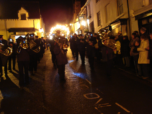 hatherleigh band leading the carnival procession